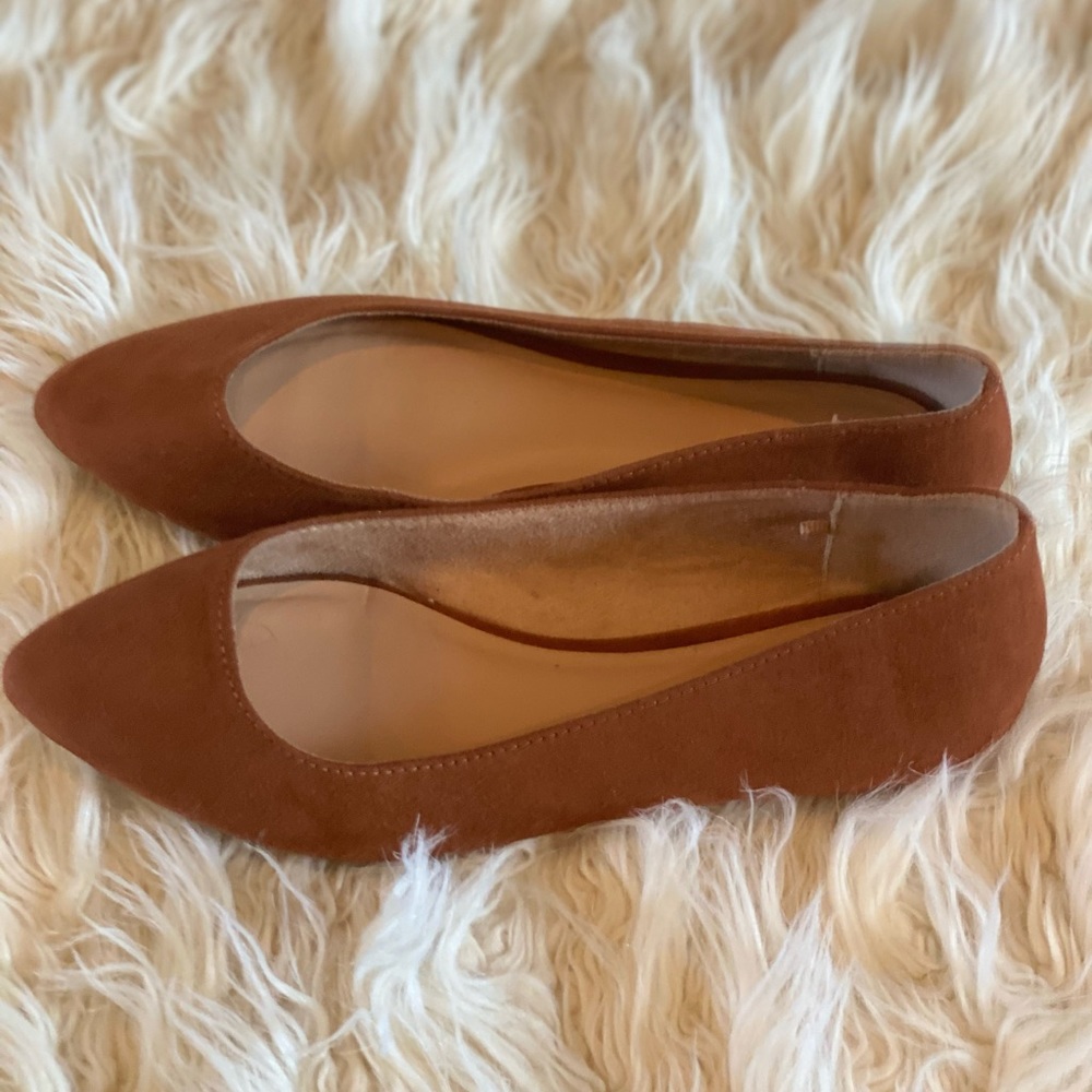 Pointed shoes